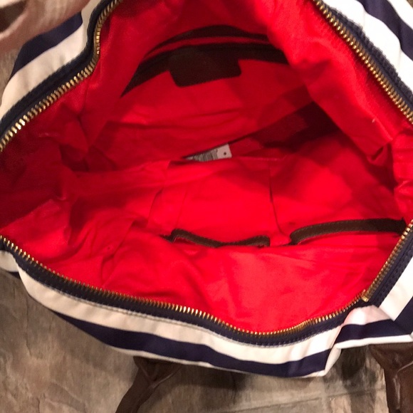 C. Wonder tote - Picture 3 of 4